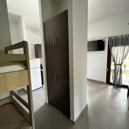 Naiades Aigli Tatil Evi *